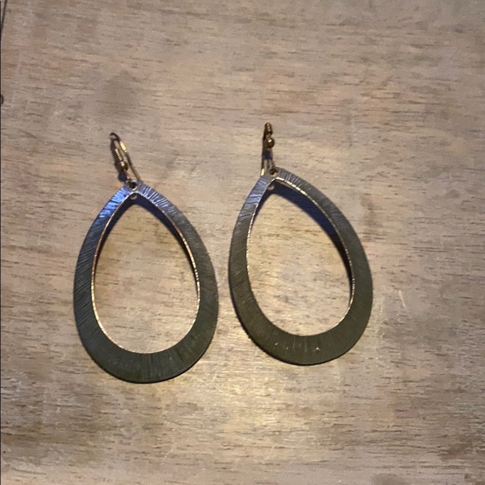 Teardrop hoop earrings